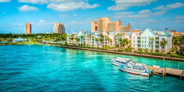 Sunny Nassau coastline featuring luxury villas and tropical landscaping